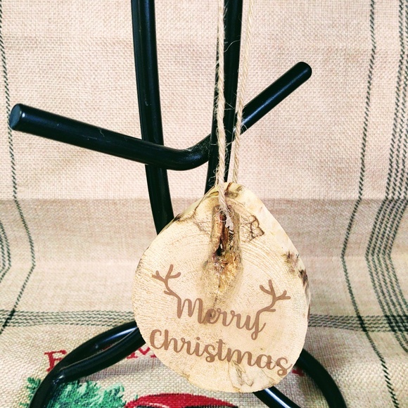 HANDCRAFTED NATURAL WOOD RUSTIC MERRY CHRISTMAS ORNAMENT/DEER ANTLERS/TREE DECOR - Picture 1 of 2